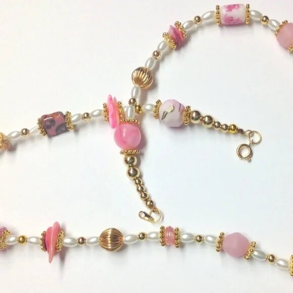 Necklace with Clasp, Pink &White & Gold,  beaded Necklace - Picture 4 of 6